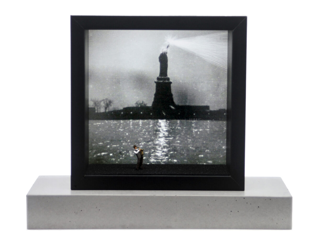 40° 41′ 24″ N, 74° 2′ 43″ W